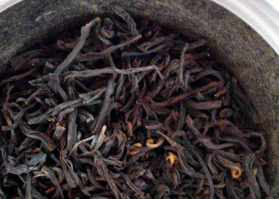 ۲ سال عمر شیلف دانه های کوچک چای سیاه Lianyun با عطر میوه ای