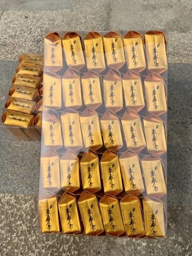 گل رز زرد یک نوع درخت کوچک، طبقه متوسط، انواع چای اولونگ اولیه است.